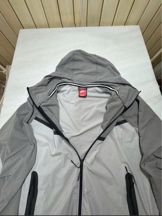 Chaqueta Nike Tech Fleece Tejido Woven Gris/Blanco