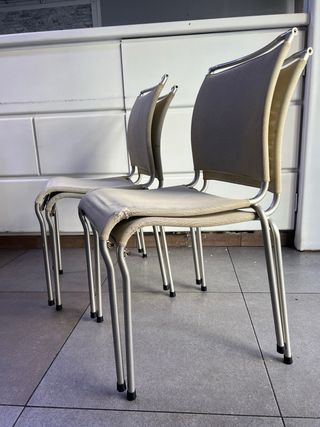 Mesa de cristal y metal