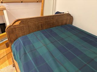 Cama antigua de madera