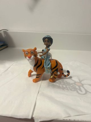 Muñeca Jasmine con Tigre Articulado