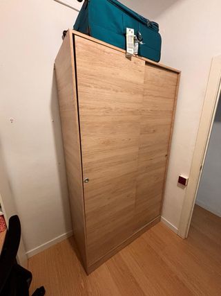 Armario puertas correderas madera