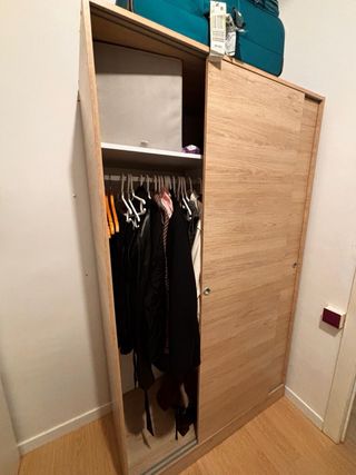 Armario puertas correderas madera