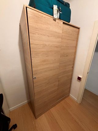 Armario puertas correderas madera