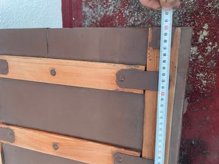 Baúl antiguo de madera y metal