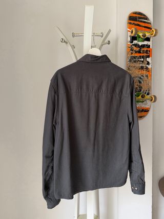Camisa ASOS gris con bolsillos