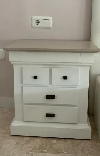 Cómoda y Mesitas de Noche