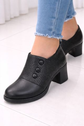 Botines negros con botones