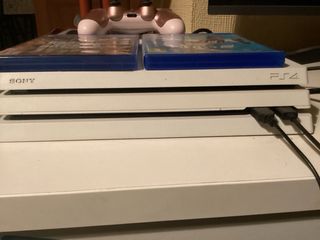 PS4 Pro 1TB + Controller Rose Gold + GTA V e FIFA 19