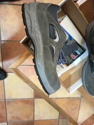 Zapatos de seguridad COFRA grises