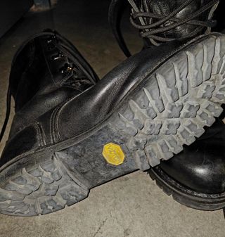 Botas militares negras suela VIBRAM