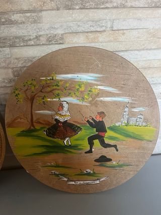 Platos decorativos en ceramica, madera y chapado