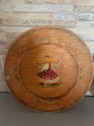 Platos decorativos en ceramica, madera y chapado