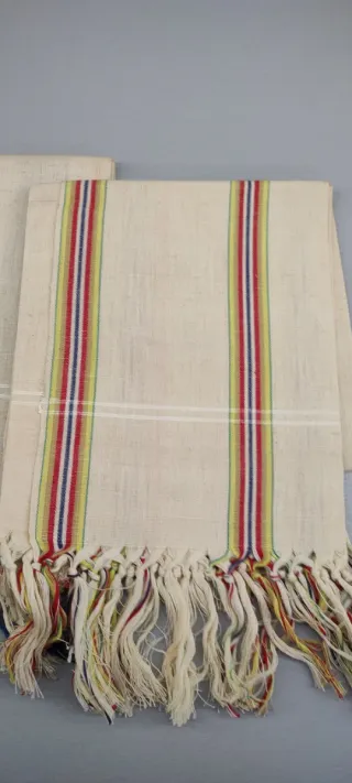 Asciugamani in canapa con strisce colorate