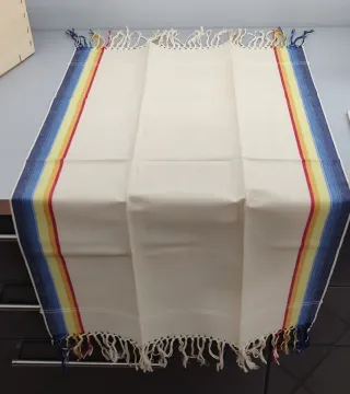 Asciugamani in canapa con strisce colorate