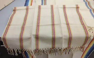 Asciugamani in canapa con strisce colorate