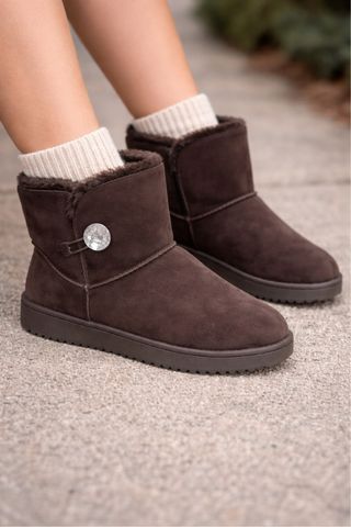 Botas marrones con botón