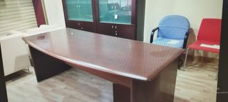 Mesa de oficina madera y cristal