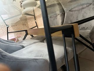 Mesa de cristal con 4 sillas