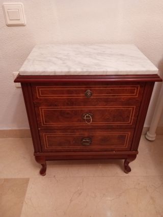 Mesilla de noche de madera y mármol