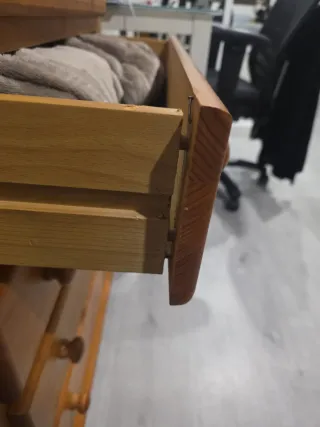 Cómoda de pino con 6 cajones