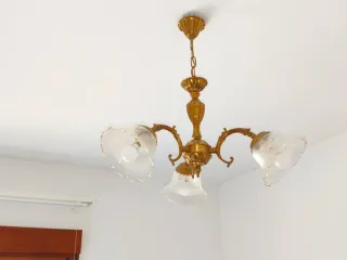 Lámpara de techo antigua dorada