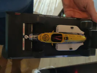 16 Auto da corsa in scala