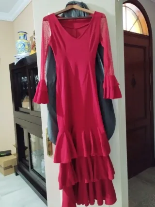 Traje de flamenca rojo con volantes