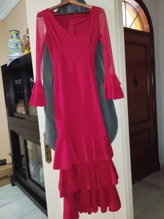 Traje de flamenca rojo con volantes