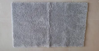 Alfombra gris de tela