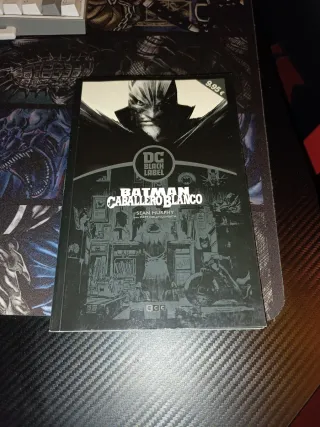 Batman: Caballero Blanco (DC Black Label Pocket)