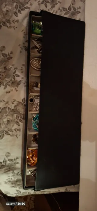 9 collane vintage usate.