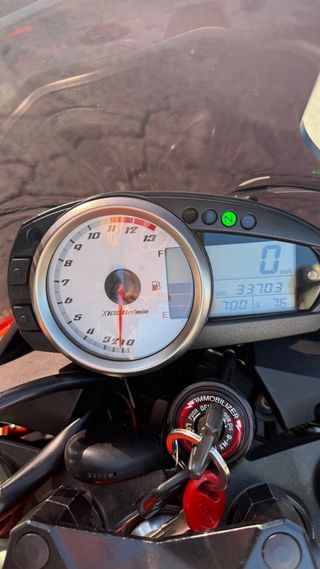 Kawasaki Z1000Naranja y Negra del 2010