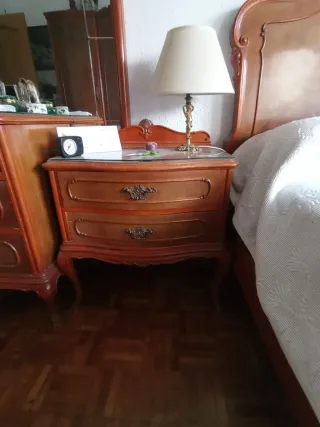 Armario de madera con puertas, cama matrimonio 135