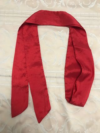 Vestido negro palabra de honor abullonado lazo