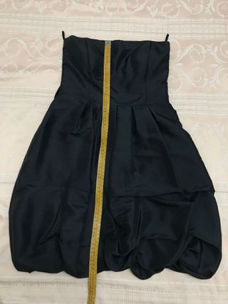 Vestido negro palabra de honor abullonado lazo