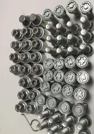 Se vende tornillos antirrobo VW GOLF MK7 AUDI SEAT