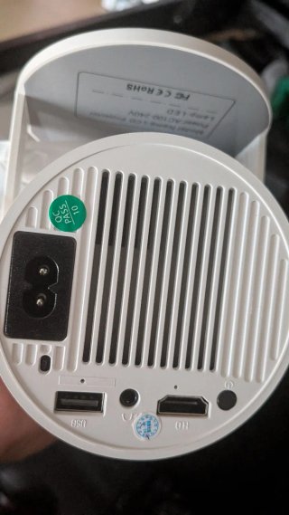 Mini proyector blanco y negro