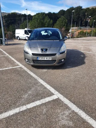 Peugeot 5008 2012
