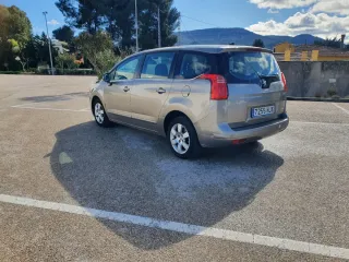 Peugeot 5008 2012