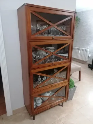 Vitrina Mogart Madera Maciza. Juegos copas.