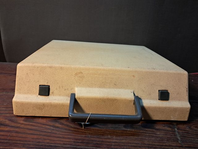 MAQUINA ESCRIBIR OLYMPIA TRAVELLER