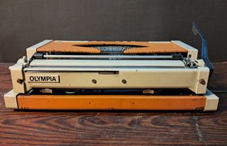 MAQUINA ESCRIBIR OLYMPIA TRAVELLER