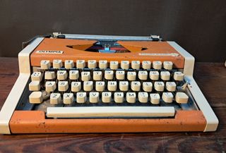 MAQUINA ESCRIBIR OLYMPIA TRAVELLER