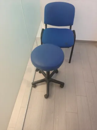 Taburete de fisioterapia con ruedas