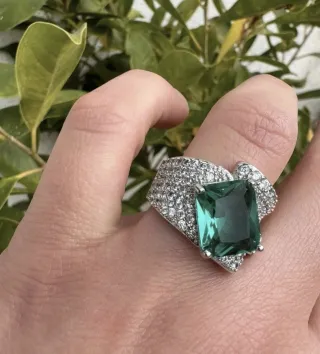 Anello argento 925 con grande pietra verde
