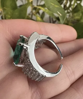 Anello argento 925 con grande pietra verde