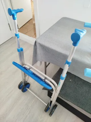 Andador con asiento y ruedas