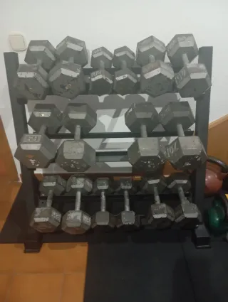 Mancuernas de hierro con soporte