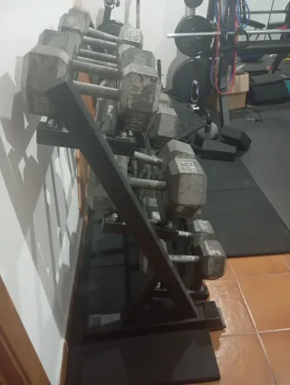 Mancuernas de hierro con soporte