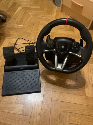 Volante Hori PS5/PS4 con Pedales
